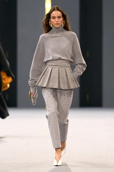 Look 10